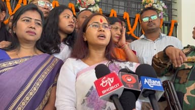 सहकारिता से सशक्त होंगे किसान – कृषि मंत्री शिल्पी नेहा तिर्की
हजारीबाग के सहकारिता सम्मेलन में कृषि मंत्री शिल्पी नेहा तिर्की ने कहा कि सरकार सहकारिता को मजबूत कर किसानों, महिलाओं और युवाओं को आर्थिक रूप से सशक्त बनाने के लिए लगातार काम कर रही है।
#ShilpiNehaTirki #Hazaribagh #Jharkhand #Sahkarita #Farmers #Krishi #JharkhandNews #BreakingNews