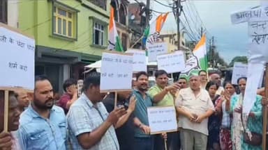 #रामनगर के रानीखेत रोड़ में #कांग्रेस के वरिष्ठ नेता और पूर्व विधायक रणजीत सिंह रावत के नेतृत्व में #कांग्रेस कार्यकर्ताओं ने भाजपा सरकार का पुतला दहन किया।
#इस दौरान अयोध्या के श्री राम मंदिर और श्री बद्रीनाथ धाम में चढ़ावा और चंदा चोरी के प्रकरण और केदारनाथ में हुए सोना चोरी के विरोध में कांग्रेस कार्यकर्ताओं ने पूर्व विधायक रणजीत सिंह रावत के नेतृत्व में भाजपा सरकार का पुतला दहन करते हुए सरकार के विरुद्ध नारेबाजी की।
#uttarakhand #nainital #Ramnagar