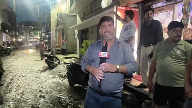 रम्पुरा की इस सड़क के लिए 3 साल से झूठे आश्वासन, अब मलवा भी उठा ले गया नगर निगम, हाल भी देख लीजिए... लगता नहीं हम शहर में रह रहे हैं.
#shivarora #rajkumarthukral #vikassharma #rampalsingh #rudrapur #uttarakhand #road #vote