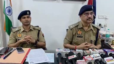 कानपुर के बर्रा थाना क्षेत्र के वायरल वीडियो को संज्ञान में लेकर कानपुर पुलिस ने की आवश्यक कार्यवाही
कानपुर के बर्रा थाने क्षेत्र से कुछ अश्लील वीडियो वायरल हो रहे थे
जिसमें एक 9-10 साल की मासूम बच्ची अपने घर के सामने रहने वाले लड़के की गंदी हरकतों और प्रताड़ना से इस कदर खौफ में है कि उसे रोते हुए न्याय की भीख मांगनी पड़ रही है
घर में माँ-बेटी अकेली हैं जिसने उच्च अधिकारियों से अपनी सुरक्षा की गुहार लगाई
वीडियो वायरल होने के बाद मामले को तत्काल संज्ञान में लेते हुए डीसीपी साउथ ने मामले की जांच शुरू की
*उक्त प्रकरण में डीसीपी साउथ दीपेंद्र नाथ चौधरी जी द्वारा बाइट*
#update #crime #Socail_media #uppolice #बर्रा