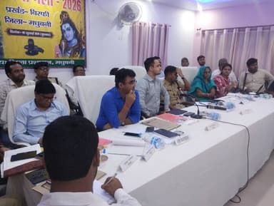श्री आनंद शर्मा जिला पदाधिकारी मधुबनी की अध्यक्षता में सोमवारी श्रावणी मेले के शांतिपूर्ण एवं सौहार्दपूर्ण आयोजन हेतु बिस्फी में शांति समिति की बैठक आयोजित की गई। मेला क्षेत्र में दंडाधिकारी, पुलिस बल, सीसीटीवी निगरानी, बैरिकेडिंग एवं नियंत्रण कक्ष की व्यवस्था सुनिश्चित की जाएगी।
#ShravaniMela #MadhubaniFirst