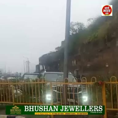 कालका शिमला NH-5 पर दोहरी दीवार के पास एक स्कॉर्पियो अनियंत्रित होकर बिजली के खंभे से टकरा गई। गनीमत रही कि इस हादसे में कोई हताहत नहीं हुआ। घटना के बाद मौके पर लोगों की भीड़ जुट गई।
#Solan #HimachalPradesh #NH5 #ScorpioAccident #RoadAccident #BreakingNews #HimachalNews