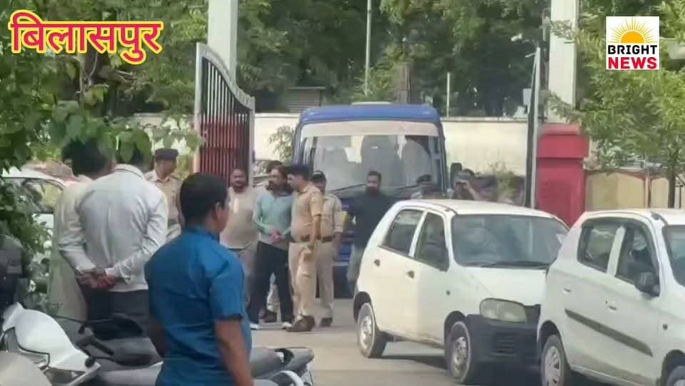 -#बिलासपुर -- मंडी भराड़ी पुल कुल्हाड़ी मामला: आरोपियों को पुलिस टीम कोर्ट पेश करने ले जाते हुए... #देखिए ...
#BrightNews #BrightNewsBilaspur #BilaspurNews #BharariKand #BharariPul #KulhariAttack #KulhariKand #AttemptToMurder #CrimeNews #BreakingNews #BilaspurPolice #HimachalPolice #SPAbhishekDhiman #Arrest #PoliceSuccess #SaurabhPatial #KulbhushanThakur #DheerajDharmani #AnilKumar #SuryaChandel #Banjar #Kullu #Ghumarwin #Jhanduta #HimachalPradesh #HPNews #HimachalNews #CCTV #DigitalEvidence #Investigation #LawAndOrder #Justice #FIR167_26 #BNS #LogisticsSupport #ManHunt #PahadKiKhabar #Himachal24x7 #HimachalUpdate #HimachalLatestNews