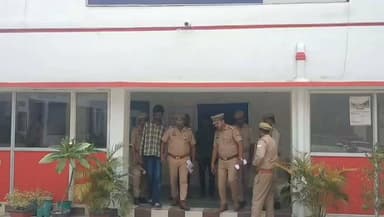 मऊ पुलिस की बड़ी कामयाबी, तीन मोबाइल चोर दबोचे गए, तमंचा व कारतूस भी बरामद
#Mau #MauPolice #BreakingNews
