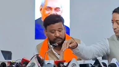 प्रशांत किशोर का डर या परिवारिक वजह!
भाजपा प्रत्याशी का मैदान छोड़ने का असली क्या है वजह? सीएम सम्राट चौधरी नामांकन सभा में भरा था दम।
#Nonfollowers
#followersシ゚ #foryouシ