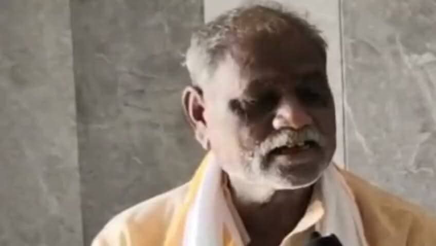 "कांग्रेस विधायक मुकेश मल्होत्रा आदिवासी समाज के लोगों को गुमराह करने का काम कर रहे हैं, समाज का भला नहीं चाहते सिर्फ राजनीति के लिए गुमराह करने का काम कर रहा है" -
सीताराम आदिवासी (राज्य मंत्री दर्ज़ा प्राप्त, उपाध्यक्ष सहरिया विकास प्राधिकरण)
#ChambalTV #श्योपुर #कराहल #विजयपुर #mukeshmalhotra #sitaramaadiwasi