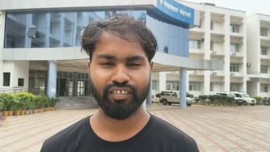 देशभर की सनसनीखेज घटनाओं के बीच लोहरदगा में पति पहुंचा एसपी के दरबार, सुनाई आपबीती।
#Lohardaga #लोहरदगा #Jharkhand #झारखंड #BreakingNews #LohardagaNews #JharkhandNews #SPOffice #Police #CrimeNews #DomesticDispute #FamilyDispute #SalimPawariya #पति_पत्नी_विवाद #सुरक्षा_की_गुहार #लोहरदगा_पुलिस #ताजा_खबर #HindiNews #IHQPUBLICINDIA