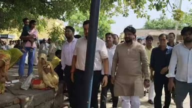 जिलाधिकारी अनुपम शुक्ला ने किया भदौरा ब्लाक का निरीक्षण, समूह की महिलाओं के साथ बैठक की।
@highlight Amar Ujala
#DMGhazipur #AnupamShukla #Ghazipur #Sevarai #Bhadaura #Vriksharopan #TreePlantation #SelfHelpGroup #SHG #MahilaSashaktikaran #UPGovernment #RuralDevelopment #MissionShakti #AajKiKhabar #BreakingNews #UttarPradesh #GhazipurNews #SevaraiNews #BhadauraBlock #VivekSinghVicky