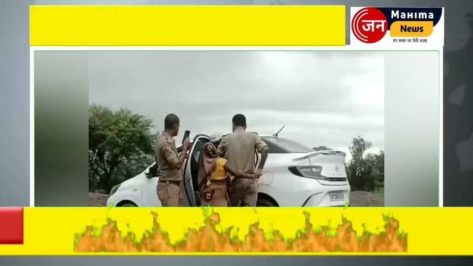 बाँदा जिले सें हल्का दरोगा के द्वारा गाड़ी मेँ डालकर अथबा महिला के साथ मारपीट करने का वीडीओ हो रहा वायरल सोशल मीडिया मेँ पुलिस की हो रही है.....
#बाँदा #UPPolice #dgpup #bayralvideo #viralvideochallenge #toptrending #trending #viralreels