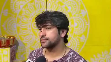 #छतरपुर #धीरेन्द्रशास्त्री महाराज का बयान.. 👎
भाई के गोलीकांड मामले पर बोले बागेश्वर महाराज हमारा उससे कोई लेना-देना नहीं, हर बात में हमें न जोड़ा जाए..
कहा 3 साल पहले ही स्पष्ट कर चुके हैं की शालिग्राम से मेरा कोई संबंध नहीं है.
कानून और भगवान दोषी को कठोर से कठोर दंड दें..
बागेश्वरधाम के पीठाधीश्वर पंडित धीरेंद्र कृष्ण शास्त्री ने अपने भाई शालिग्राम गर्ग से जुड़े गोलीकांड मामले पर पहली बार सार्वजनिक प्रतिक्रिया दी है। उन्होंने कहा कि शालिग्राम से उनका कोई लेना-देना नहीं है और यह बात वे तीन साल पहले भी स्पष्ट कर चुके हैं। उन्होंने अपील की कि हर घटना में उनका नाम नहीं जोड़ा जाए।
#dheerendrakrishnashastri
#Chhatarpur #bageshwardhamsarkar #CrimeAlert #mpnewstoday #bageshwardhamsarkardarbar #Chattarpur #bageshwar #MPNews #gnmedia #CrimeNews