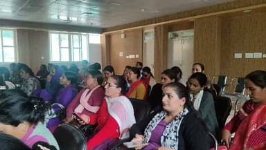 पांगी में आंगनवाड़ी कार्यकर्ताओं को मिला विशेष प्रशिक्षण, पोषण ट्रैकर और मातृ वंदना योजना की दी गई जानकारी
#Pangi #Chamba #PoshanAbhiyaan #PMMVY #MissionJeevanUpahar #Anganwadi #WomenAndChildDevelopment #HimachalPradesh #PangiLiveNews