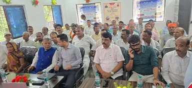 माननीय मुख्यमंत्री, बिहार, श्री सम्राट चौधरी जी के द्वारा मधुबनी जिले के 07 नवस्वीकृत डिग्री कॉलेज का हुआ उद्घाटन।खुटौना प्रखंड स्थित नव स्वीकृत डिग्री महाविद्यालय के उदघाटन कार्यक्रम में जिलाधिकारी, आनंद शर्मा ने छात्र-छात्राओं को संबोधित करते हुए।
#MadhubaniFirst https://t.co/WMd3SQi60n