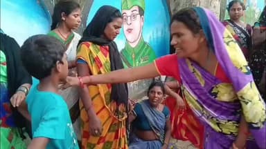#कैमूर : मोहनिया में ट्रेन की चपेट में आने से सफाई कर्मी की मौत, परिजनों ने मुआवजा और नौकरी की उठाई मांग
