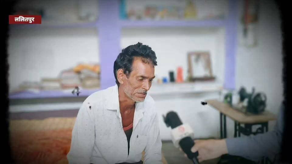 ललितपुर के महरौनी क्षेत्र में तेज रफ्तार ट्रैक्टर चालक ने स्कूटी सवार महिला को रौंदा, महिला की हालत गंभीर; पीड़ित पक्ष का आरोप—आरोपी दे रहे जान से मारने की धमकियां।
#ललितपुर #महरौनी #ब्रेकिंगन्यूज़ #RoadAccident #TractorAccident #CrimeNews #UttarPradesh #IndiaDabangNews #ViralNews