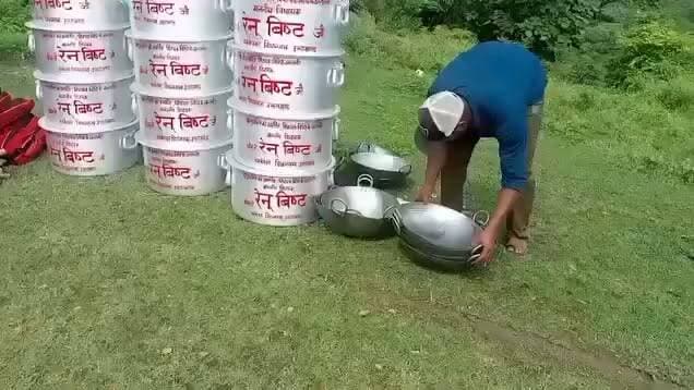 #चुनावी मौसम शुरू #विधायक बांटने लगे बर्तन और क्रिकेट किट!
#followerseveryonehighlights