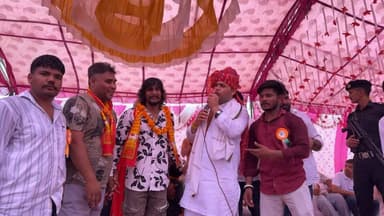 फिरोजपुर (पलवल) में श्रीश्याम गो आश्रम धाम गौशाला का शिलान्यास, खेल राज्य मंत्री गौरव गौतम ने रखी आधारशिला
पलवल के फिरोजपुर स्थित श्रीश्याम गो आश्रम धाम गौशाला के शिलान्यास के उपलक्ष्य में आज भव्य कार्यक्रम का आयोजन किया गया। इस अवसर पर हरियाणा के खेल राज्य मंत्री श्री गौरव गौतम ने गौशाला की आधारशिला रखी और गौसेवा के महत्व पर प्रकाश डाला।
कार्यक्रम में बड़ी संख्या में श्रद्धालुओं, समाजसेवियों एवं गणमान्य नागरिकों ने भाग लिया। उपस्थित वक्ताओं ने गौसंरक्षण और गौसेवा को भारतीय संस्कृति एवं परंपरा का महत्वपूर्ण हिस्सा बताते हुए गौशाला के निर्माण को क्षेत्र के लिए एक सराहनीय पहल बताया।
#Palwal #Firozpur #Gaushala #GauravGautam #Haryana
