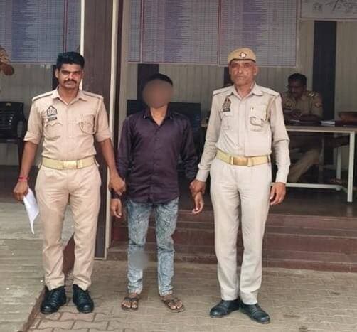 #SPLalitpur @IPS श्री संजीव कुमार बाजपेई के निर्देशन में जनपद में अपराध एवं अपराधियों के विरुद्ध चलाए जा रहे अभियान के क्रम में कोतवाली ललितपुर पुलिस द्वारा आत्महत्या के लिये दुष्प्रेरण के अभियोग में वांछित 01 अभियुक्त को नियमानुसार गिरफ्तार किया गया।
#LalitpurPolice https://t.co/aH9p4He1ll