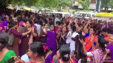 भोपाल में आशा कार्यकर्ताओं, ऊषा, सहयोगिनी कार्यकर्ताओं का बड़ा प्रदर्शन, वेतन और लंबित भुगतान एव सरकारी कर्मचारी का दर्जा एव 1 हजार रुपए वार्षिक वेतन वृद्धि को लेकर हल्ला बोल #Bhopal #ASHAWorkers #NHM #MadhyaPradesh #Protest #ASHA #HealthWorkers #MPNews #BreakingNews #MadhyaPradesh