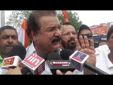 #खाचरियावास के नेतृत्व में सैकड़ों कार्यकर्ताओं ने #धर्मेंद्र #प्रधान का पुतला फूंका,