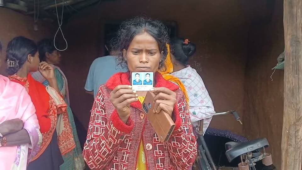 चाईबासा : सिक्किम के टनल में गैस रिसाव हादसा में पश्चिमी सिंहभूम के बंदगांव के एक मजदूर और खूंटी के रनिया क्षेत्र के दो मजदूरों की मौत।
#citilivejharkhand #nonfollowers #fb #foryouシ #SikkimNews