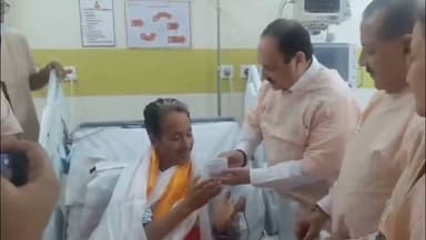 सोनम वांगचुक ने 26 दिनों की लंबी भूख हड़ताल के बाद, केंद्रीय मंत्रियों जेपी नड्डा और जितेंद्र सिंह की मौजूदगी में मेदांता अस्पताल में अपना अनशन समाप्त कर दिया।
#SonamWangchuk #hungerstrike #JPNadda #cjp #Protest #JantarMantar #NewsUpdate #students #LatestNews #BreakingNews #cjpprotest #cockroachjantaparty #AbhijitDipke #protesters #cjpnailsystems #protestnews #delhi #NarendraModi #BJPGovernment #DharmendraPradhan #DelhiPolice #shorts #NewsAlert #PoliceAction #StudentsProtest #PMModiji #BJPFailsIndia #bjpfails #ModiSarkar #bjpsarkar #cjpnailsystems #Update