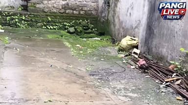 बड़ी राहत: पांगी-भरमौर के लोगों को चम्बा जनजातीय सराय में मिले पांच कमरे, जल्द और कमरे होंगे उपलब्ध
चम्बा। जनजातीय क्षेत्र पांगी और भरमौर के लोगों के लिए राहत भरी खबर है। चम्बा बाजार स्थित जनजातीय सराय में प्रशासन ने फिलहाल पांच कमरे आम लोगों की सुविधा के लिए उपलब्ध करवा दिए हैं।
पांगी लाइव न्यूज़ से विशेष बातचीत में प्रशासन ने बताया कि लोगों को हो रही असुविधा को देखते हुए तत्काल कुछ कमरों को खाली करवाकर जनजातीय क्षेत्र से आने वाले लोगों के लिए उपलब्ध कराया गया है। आने वाले समय में शेष कमरों को भी चरणबद्ध तरीके से खाली करवाया जाएगा, ताकि भविष्य में किसी भी जरूरतमंद को ठहरने में परेशानी का सामना न करना पड़े।
प्रशासन ने यह भी स्पष्ट किया कि मिंजर मेला संपन्न होने के बाद बालू स्थित जनजातीय भवन को भी खाली करवाया जाएगा, जिससे जनजातीय क्षेत्र के लोगों को वहां भी बेहतर सुविधा मिल सके।
स्थानीय लोगों ने प्रशासन के इस निर्णय का स्वागत करते हुए उम्मीद जताई कि जनजातीय क्षेत्रों के लोगों के हित में आगे भी ऐसे सकारात्मक कदम उठाए जाते रहेंगे।
देखिए सुरेंद्र ठाकुर की यह खास रिपोर्ट, सिर्फ़ पांगी लाइव न्यूज़ पर।
#PangiLiveNews #Pangi #Bharmour #Chamba #TribalArea #JanjatiyaSarai #BreakingNews #HimachalPradesh #ChambaNews #PublicInterest #Administration #MinjarMela #SurenderThakur #SpecialReport #HimachalNews