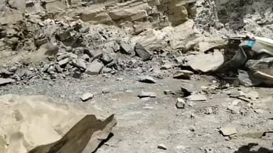हिमाचल: उदयपुर- किलाड़ मार्ग पर कडू नाला में भूस्खलन, कुल्लू-पांगी टैक्सी मलबे में दबी, कई लोगों की मौ#त की आशंका, राहत कार्य जारी । Ajay Himachal News #chamba #HimachalNews DC Chamba