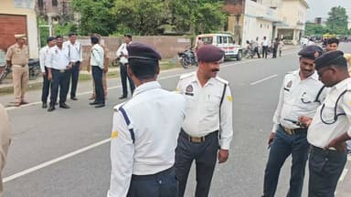 खबरें अभी तक | मऊ शहर में 40 की रफ्तार पार करते ही कार्रवाई, ओवरस्पीड वाहनों पर ट्रैफिक पुलिस सख्त #खबरेंअभीतक #KhabareAbhiTak #मऊ #TrafficPolice #RoadSafety