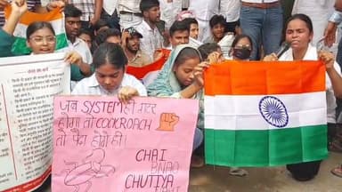#गाजीपुर।
जंतर मंतर पर लाठीचार्ज के विरोध में प्रदर्शन।
बड़ी संख्या में छात्रों ने किया प्रदर्शन।
पीजी कालेज से छात्रों ने निकाला मार्च।
जिला कलेक्ट्रेट पर छात्रों युवाओं ने किया प्रदर्शन।