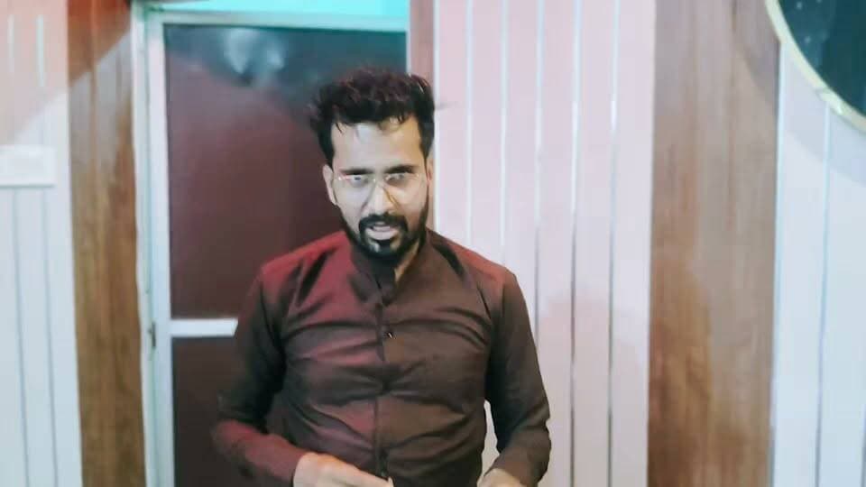 ललितपुर के ग्राम पनारी में विकास की नई संभावनाएँ: ग्राम प्रधान कुंवर बलवंत सिंह से विशेष चर्चा
ग्राम पनारी के विकास को मिलेगी नई रफ्तार, ग्राम प्रधान कुंवर बलवंत सिंह ने रखी भविष्य की रूपरेखा
पनारी के विकास कार्यों पर ग्राम प्रधान कुंवर बलवंत सिंह से खास बातचीत, जनता की उम्मीदों पर चर्चा
#ललितपुर #पनारी #कुंवरबलवंतसिंह #ग्रामप्रधान #विशेषचर्चा #ग्रामीणविकास #उत्तरप्रदेश #विकास #स्थानीयसमाचार #IndiaDabangNews #IDNNews