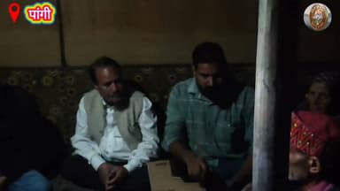 🚨 दर्द के बीच प्रशासन का भरोसा!
कढ़ू नाला हादसे में अपनों को खो चुके परिवारों से मिले उपायुक्त मुकेश रेपसवाल, कहा— हर मुश्किल घड़ी में सरकार और प्रशासन आपके साथ खड़ा है। 🙏💐
कढ़ू नाला सड़क हादसे के बाद उपायुक्त मुकेश रेपसवाल ने पांगी के साच, घिसल, हिलोर और घनाला गांव पहुंचकर शोक संतप्त परिवारों से मुलाकात की। उन्होंने संवेदना व्यक्त करते हुए हरसंभव सहायता का भरोसा दिया। साथ ही मानसून प्रभावित क्षेत्रों का दौरा कर लोगों की समस्याएं सुनीं और संबंधित अधिकारियों को बिजली, सड़क और अन्य मूलभूत सुविधाओं से जुड़ी समस्याओं के त्वरित समाधान के निर्देश दिए।
इसके अलावा उपायुक्त ने कस्तूरबा गांधी बालिका विद्यालय साच का निरीक्षण कर छात्राओं के लिए स्वीकृत गर्ल्स हॉस्टल की प्रक्रिया में तेजी लाने के भी निर्देश दिए।
🙏 क्या आपको लगता है कि ऐसे संवेदनशील दौरों से प्रभावित परिवारों का मनोबल बढ़ता है?
अपनी राय कमेंट में जरूर बताएं।
#HimSandesh #Pangi #Chamba #HimachalPradesh #KaduNala #RoadAccident #DisasterRelief #DeputyCommissioner #MukeshRepaswal #PublicService #CommunitySupport #TribalArea #HimachalNews #BreakingNews #Support #IndiaNews हिम संदेश Pangi Administration DC Chamba