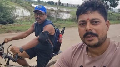 रविवार की शानदार शुरुआत... 🚴🙏
आज सुबह गोटेगांव से झोतेश्वर तक साइकिल यात्रा का आनंद लिया। माँ जगत जननी राजराजेश्वरी त्रिपुर सुंदरी के पावन दर्शन कर मन को अपार शांति और सकारात्मक ऊर्जा मिली।
साइकिलिंग केवल एक व्यायाम नहीं, बल्कि स्वस्थ जीवनशैली की ओर एक मजबूत कदम है। मेरा सभी युवाओं से विनम्र आग्रह है कि खेल और फिटनेस को अपनाएँ, नशे से दूर रहें और अपने सपनों के लिए मेहनत करें।
स्वस्थ शरीर, सकारात्मक सोच और आध्यात्मिक ऊर्जा—यही जीवन की सच्ची पूंजी है।
जय माँ त्रिपुर सुंदरी। 🚴🚩🙏
#Cycling #Jhoteshwar #TripurSundari #Fitness #SayNoToDrugs #HealthyLifestyle #Gotegaon #KailashGupta