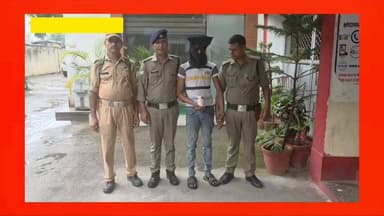 कोतवाली पुलिस ने स्मैक के साथ एक अभियुक्त को किया गिरफ्तार
#रामनगरहैडलाइन - ऑपरेशन प्रहार" के तहत नशे के विरुद्ध रामनगर मे पुलिस के द्वारा कार्रवाई की जा रही है, कोतवाल सुशील कुमार के नेतृत्व में पुलिस टीम द्वारा अभियुक्त मोनिश पुत्र इदरिश निवासी गुलऱघट्टी 'रामनगर' को भवानीगंज मे नहर किनारे से 5.29 ग्राम स्मैक के साथ गिरफ्तार किया है, वही अभियुक्त के खिलाफ 'एनडीपीएस' एक्ट के तहत मुकदमा पंजीकृत किया गया है।