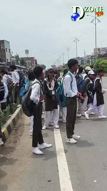 हाईवे पार करते मासूम! कुशीनगर के सुकरौली में रोज मौत को दे रहे चुनौती