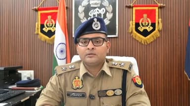 *TheSaharanpurVoice / News7*
*सच्चाई के साथ हरदम*
*👉🏾👉🏾श्रावण कांवड़ यात्रा-2026: सहारनपुर में ट्रैफिक डायवर्जन लागू, पुलिस ने जारी की एडवाइजरी!!*
*👉🏾👉🏾29/30 जुलाई से भारी वाहनों और 4/5 अगस्त से हल्के वाहनों का बदलेगा रूट, यात्रा से पहले देखें नया प्लान!!*
*जनपद सहारनपुर*
_श्रावण कांवड़ यात्रा-2026 को सकुशल एवं व्यवस्थित ढंग से संपन्न कराने के लिए सहारनपुर पुलिस ने विस्तृत ट्रैफिक डायवर्जन प्लान जारी किया है। यात्रा के दौरान कांवड़ियों की सुरक्षा और यातायात व्यवस्था बनाए रखने के उद्देश्य से भारी, हल्के एवं मध्यम वाहनों के लिए अलग-अलग रूट निर्धारित किए गए हैं!पुलिस के अनुसार उत्तराखण्ड से आने वाले कांवड़ियों का प्रवेश काली नदी चौकी, बड़कला चेकपोस्ट और मंगलौर रोड के माध्यम से होगा, जबकि हरियाणा से आने वाले श्रद्धालु शाहजहांपुर चौकी और हथनीकुण्ड बैराज मार्ग से सहारनपुर जनपद में प्रवेश करेंगे! 29/30 जुलाई 2026 की रात 12 बजे से भारी वाहनों का डायवर्जन लागू रहेगा! इस दौरान शहर क्षेत्र एवं कांवड़ मार्गों पर भारी वाहनों का प्रवेश प्रतिबंधित रहेगा। देहरादून की ओर जाने वाले वाहनों को लाखनौर–छुटमलपुर–मोहण्ड–आशारौड़ी मार्ग तथा हरिद्वार जाने वाले वाहनों को छुटमलपुर–भगवानपुर–रुड़की मार्ग से भेजा जाएगा!!इसके अलावा 4/5 अगस्त 2026 की रात 12 बजे से हल्के एवं मध्यम वाहनों का डायवर्जन प्रभावी होगा। देहरादून जाने वाले वाहन दिल्ली–देहरादून एक्सप्रेस-वे अथवा मुजफ्फरनगर–देवबंद–नागल–कोलकी कट मार्ग का उपयोग करेंगे, जबकि हरिद्वार जाने वाले वाहनों के लिए छुटमलपुर–भगवानपुर–रुड़की मार्ग निर्धारित किया गया है। सहारनपुर पुलिस ने आमजन से अपील की है कि यात्रा के दौरान जारी ट्रैफिक एडवाइजरी का पालन करें, अनावश्यक यात्रा से बचें तथा वैकल्पिक मार्गों का उपयोग कर प्रशासन का सहयोग करें!!!_
#News7 #TheSaharanpurVoice #KanwarYatra2026 #Shravan2026 #Saharanpur #SaharanpurPolice #TrafficAdvisory #TrafficDiversion #Haridwar #Dehradun #KanwarRoute