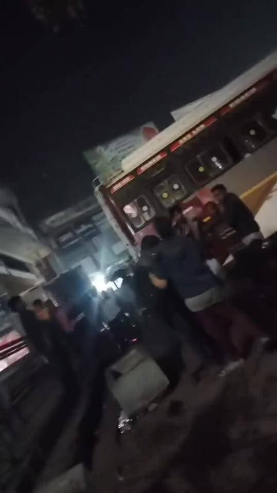 MP/छतरपुर..
छतरपुर बस स्टैंड में दो गुटों में हुई मारपीट, वीडियो आया सामने