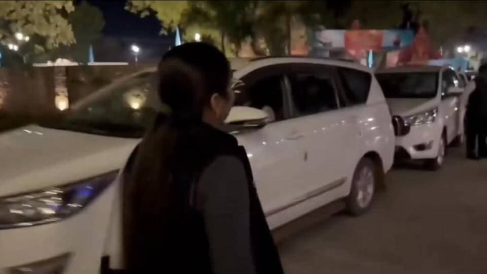 लो जी ये जबरजस्ती की बात हो गई भाई जी गांजा तस्कर आपका और मीडिया सवाल पूछे तो गुस्सा धन्य हैं मंत्री जी...
