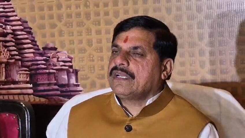 खजुराहो डेस्टिनेशन कैबिनेट से पहले प्रेस को संबोधित करते हुए प्रदेश के मुख्यमंत्री डॉ मोहन यादव !