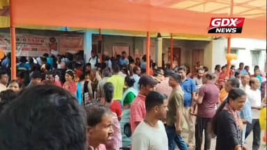 ঘোকসাডাঙায় শুরু জনকল্যাণ শিবির, বিভিন্ন সরকারি প্রকল্পে আবেদন গ্রহণ
ঘোকসাডাঙা কমিউনিটি হল ও সারদা শিশু নিকেতনে আয়োজিত এই জনকল্যাণ শিবিরকে কেন্দ্র করে বহু মানুষ সরকারি সুবিধা পাওয়ার আশায় শিবিরে অংশগ্রহণ করছেন।