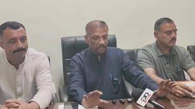 LIVE: पांवटा साहिब की बदहाल सड़कों पर गरजे विधायक सुखराम चौधरी, सरकार को 7 अगस्त तक का अल्टीमेटम, नहीं तो सड़कों पर उतरेगी भाजपा...
@topfans सबसे तेज खबर Sukhvinder Singh Sukhu DC Sirmaur #BJP #भाजपा