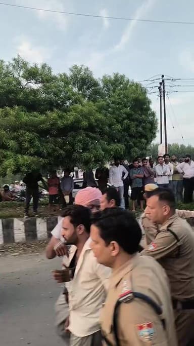 शराब के नशे में एक युवक और पुलिसकर्मी से मारपीट।
#BreakingNews #Rudrapur #UdhamSinghNagar #Uttarakhand #Police #PoliceAssault #DrunkDriving #Alcohol #CrimeNews #HindiNews #ViralNews #NewsUpdate #LawAndOrder #LatestNews #UttarakhandPolice