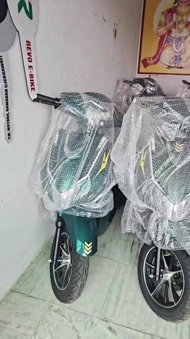 ⚡🛵 अब EV स्कूटर घर ले जाना हुआ और भी आसान! 🔥
💥 PM MOTORS फतेहपुर में EV स्कूटर मात्र ₹36,000 से शुरू! 💥
कम बजट में स्मार्ट इलेक्ट्रिक राइड का शानदार विकल्प ⚡🌱
आज ही विजिट करें और अपने पसंदीदा मॉडल के बारे में जानकारी लें।
📍 लोकेशन: नेशनल हाईवे, बजाज एजेंसी के सामने, फतेहपुर शेखावाटी
🛵 PM MOTORS FATEHPUR
👉 ₹36,000 से EV स्कूटर की शुरुआत
सम्पर्क सूत्र -9828960500
#PMMotors #EVScooter #FatehpurShekhawati #ElectricScooter #EV #Fatehpur RV Rajasthan