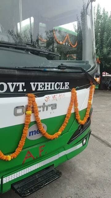 #LIVE : कांगड़ा बस स्टैंड पर नई इलेक्ट्रिक बसें...हरी झंडी दिखा होंगी रवाना...
#hrtc #ewn24news #himachallatestnews #kangra