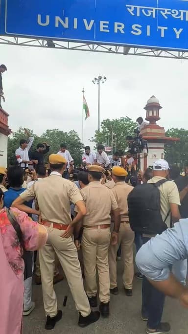 #Live: छात्रसंघ चुनाव बहाली के लिए AVP का हल्ला बोल ! राजस्थान यूनिवर्सिटी पर छात्रों का विरोध प्रदर्शन ?
#jagattaknews #AVP #students #BreakingNews