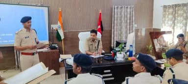 नवगछिया एसपी ने क्राइम मीटिंग के दौरान पुलिस कर्मियों को दिया कई निर्देश
1. लंबित वारंट और इश्तिहार का निष्पादन करना
2. ऐसे अभियुक्त जो ट्रायल के दौरान उपस्थित नहीं हो रहे हैं उनके जमानत डर की जमानत जप्त करवाना
3. आर सेट के केसों का तुरंत निष्पादन व टूरिस्ट ट्रायल करवाना
4. जेल से छूटे हुए अपराधियों का सत्यापन करते हुए उनको थाना पर बुलाना
5. गस्ती को और प्रभावशाली बनाने का निर्देश दिया गया है इसमें कड़वा ढोल बाजा थाना को पिछले महीने हुई घटनाओं से प्रेरणा लेते हुए बेहतर कार्य करने के लिए निर्देश दिया गया है
6. श्रावणी मेला को लेकर बेहतर सर्विस देने के लिए भी निर्देश दिया गया है वह आने वाले समय में जो भी त्यौहार आने वाले हैं उनकी तैयारी के लिए भी रूपरेखा के बनाने के लिए बोला गया।