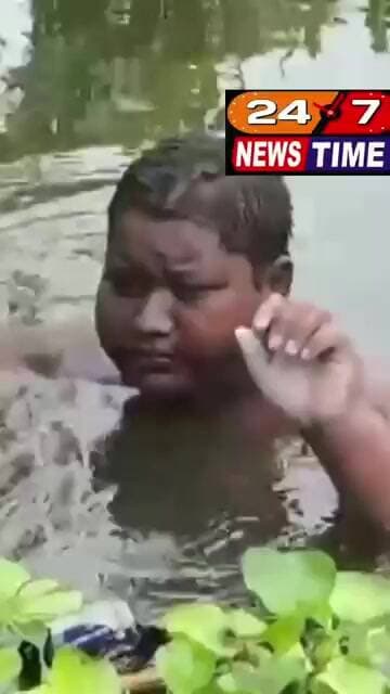 मुर्शिदाबाद में 5 साल से तालाब में क्यों रह रहा लड़का?मुर्शिदाबाद के बेलडांगा में 16 साल के इकबाल..