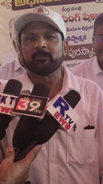 గుత్తిలో సేవాపురస్కారగ్రహీత సూర్యనారాయణరెడ్డి సన్మానంలోగుత్తికోటసంరక్షణ సమితిఅధ్యక్షుడువిజయభాస్కర్