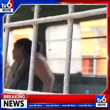 অটো স্ট্যান্ডে রমরমিয়ে ‘নেশার কারবার’! গোবরডাঙায় পুলিশের হানায় গ্রেফতার ৫৫ বছরের মহিলা
#tv6বাংলা #fpyシviralfypシ゚viralシalシ #reelsviralシ #viralreels #fypシ゚ #newbarakpur #newbarakpur #hashtag