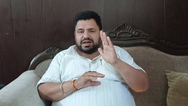 #स्वतंत्रता दिवस के उपलक्ष्य में देशभक्ति एवं राष्ट्रीय एकता की #भावना को जन-जन तक पहुंचाने के #उद्देश्य से जिला में हर घर तिरंगा अभियान चलाया जा रहा है। #अभियान के तहत 13 अगस्त प्रातः: 9.00 बजे तिरंगा रैली का आयोजन किया जाएगा। शाहबाद #मारकंडा नेशनल कॉलेज से लेकर #उधम सिंह चौक पर समापन मुख्य #अतिथि चेयरमैन #सुभाष कलसाना
#मनोनीत पार्षद #दीपक आनंद