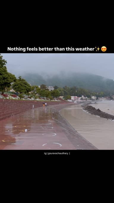 Nothing feels better than this weather✨😍
.
.
#rishikesh #ramjhula #weather